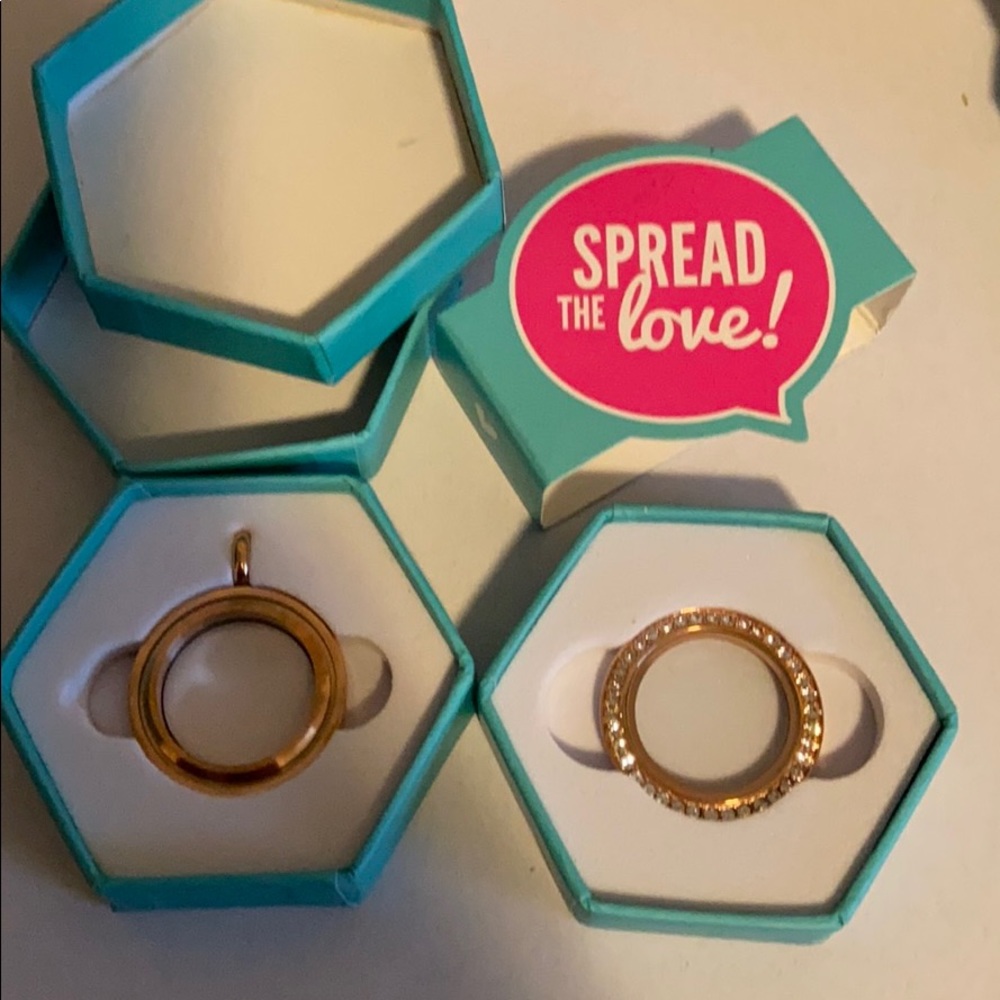 Origami Owl Brand New Rose Gold Med Locket